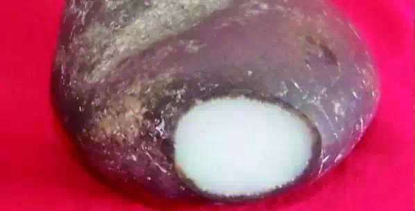 漲知識(shí)，玉也能騙人！照玉手電筒照出真相